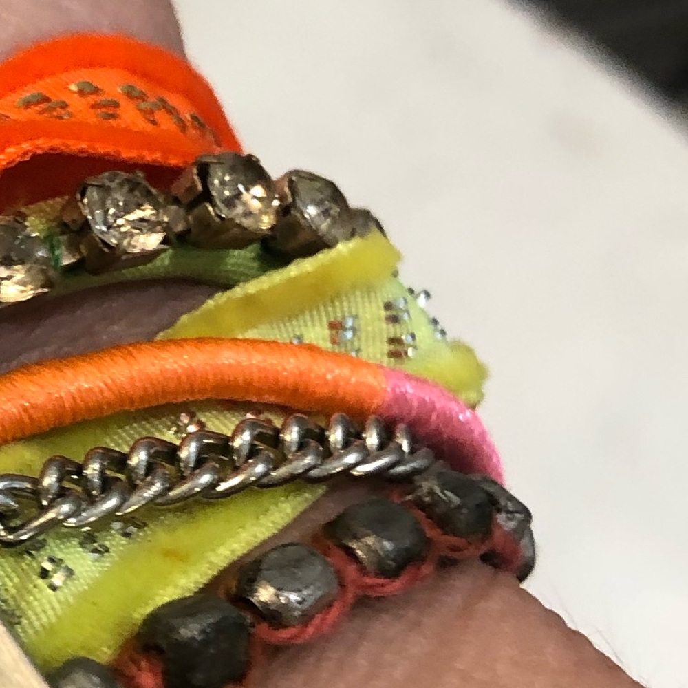 Magnetic fluorescent layered bracelet. Multi color bracelet in fun 80s colors - Picture 4 of 7